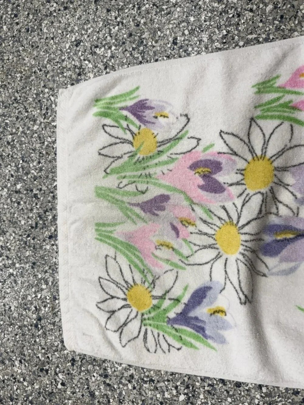 Vintage Springmaid White Hand And Bath Towel Wildflowers Daisy Iris Shabby Chic